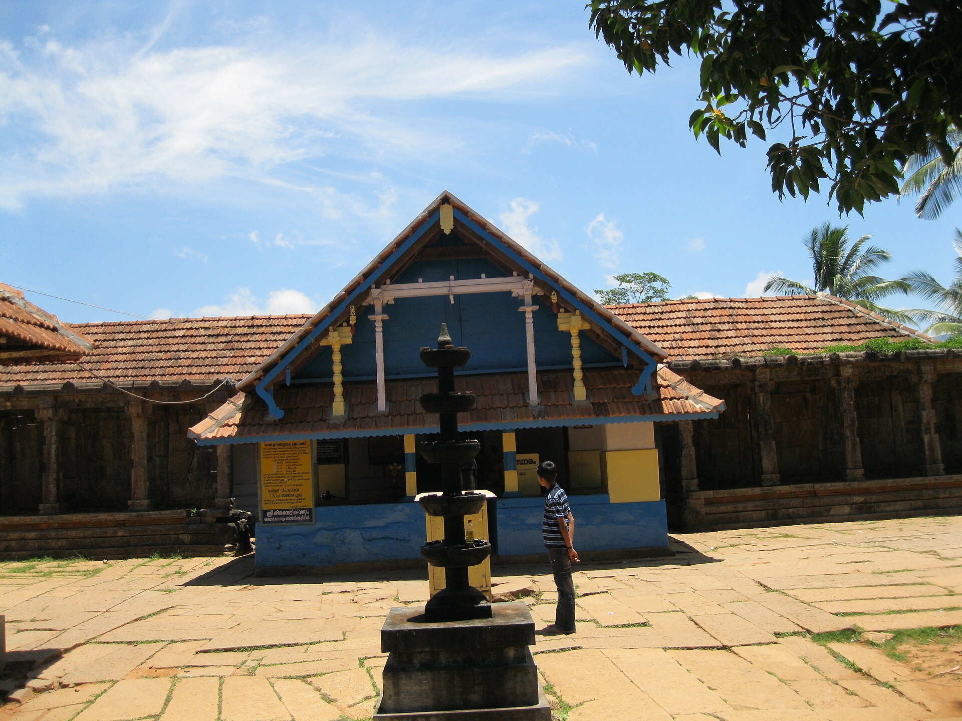 The Thirunelly temple facade with its lamp post